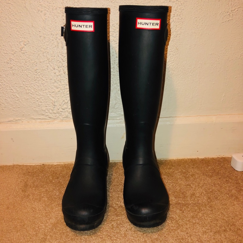 Matte black tall Hunter rain boots size 9 (women)
